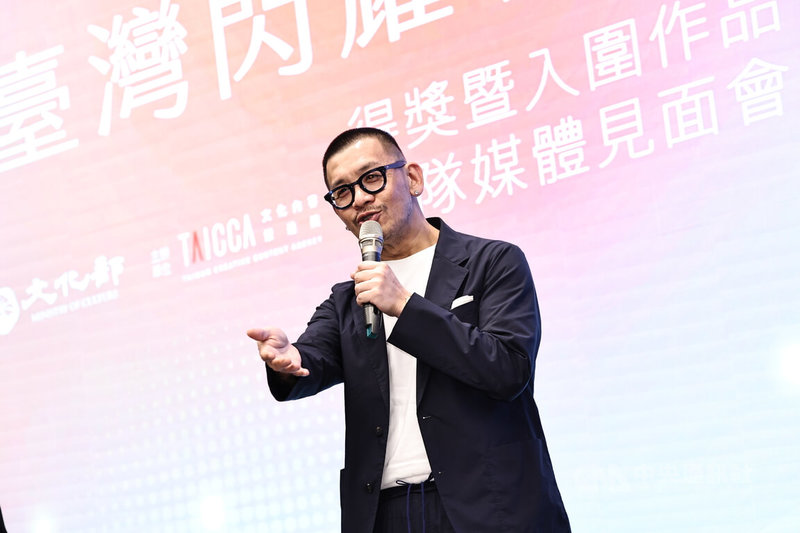 文化內容策進院12日在台北舉辦「台灣閃耀坎城」得獎暨入圍作品團隊媒體見面會,文策院董事長蔡嘉駿出席致詞。中央社記者翁睿坤攝 113年6月12日