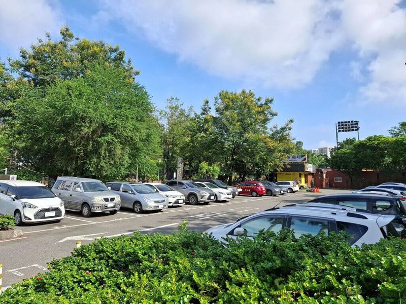 國立台灣工藝研究發展中心所屬「台灣工藝文化園區」停車場常有車輛久占，將實施收費提高周轉率，籌備期間為方便參觀民眾停車，17日起配合園區開放時間進行停車場管制。（工藝中心提供）中央社記者鄭維真傳真  113年6月13日