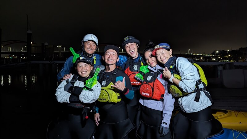 蔡昌憲(前左2起)、胡宇威、雷艾美、鍾瑶找了2名教練練習划船。(三立提供)中央社記者洪素津傳真 113年5月29日