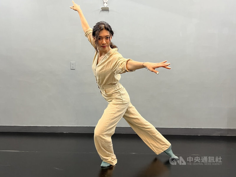 林靖嵐聽障舞蹈團成立10多年,團長林靖嵐(圖)想告訴聽障朋友「相信自己」,走出來擁抱熱愛的事物;也希望到舞團學舞的聾人朋友可以獨立,運用所學,繼續去教其他聽障學生。中央社記者楊侃儒攝 113年6月18日