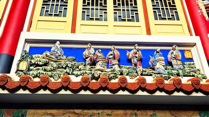 台灣寺廟交趾陶與剪黏作品7成來自新港人之手;當地民眾期待在奉天宮附近成立「交趾陶文物館」,增加觀光亮點。圖為奉天宮牆上交趾陶作品。(新港奉天宮提供)中央社記者蔡智明傳真 113年6月18日