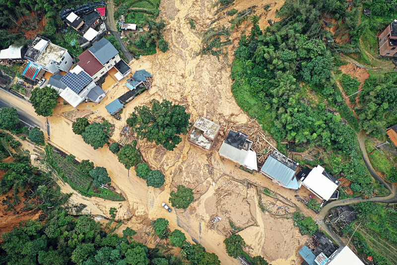 中國南方地區近來面臨豪雨侵襲，福建省武平縣受災嚴重。（中新社）