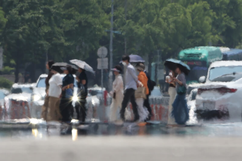 韓國各地氣溫不停升高，19日紛紛出現韓國氣象觀測史上6月最高溫紀錄。（韓聯社）