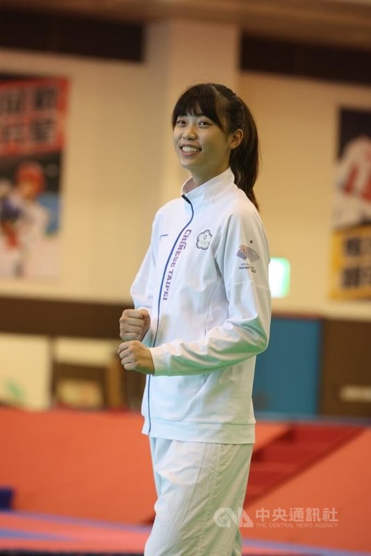 台灣唯一獲得巴黎奧運跆拳道資格的女將羅嘉翎除要和自己左腳踝的疲勞性骨折傷勢對抗外，現在最重要的就是得控制體重，她19日受訪表示，不能吃東西大概是現在最辛苦的事情。中央社記者董俊志攝  113年6月19日