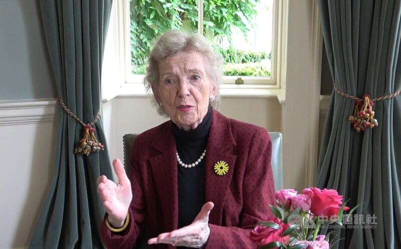 唐獎法治獎得主、愛爾蘭史上首位女總統羅賓遜（Mary Robinson）向中央社表示，若在不同領域能有更多女性領導人站出來，世界會更好。 中央社記者陳韻聿都柏林攝 113年6月21日