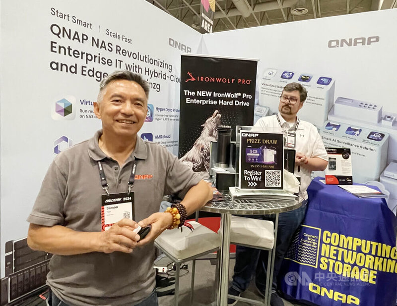 台灣威聯通科技公司（QNAP）駐加拿大經理蔡俊燁在多倫多「創新科技展」分享台加軟硬體公司成功合作經驗。中央社記者胡玉立多倫多攝  113年6月21日