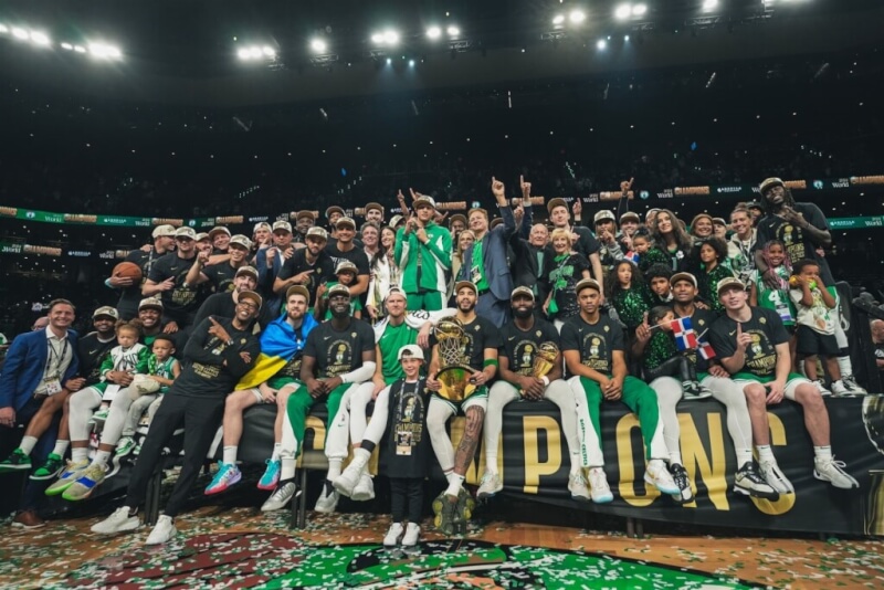 塞爾蒂克17日奪下締造NBA紀錄的隊史第18座總冠軍。(圖取自x.com/celtics)