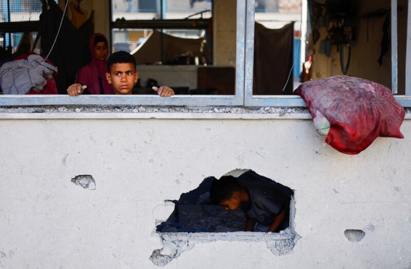 圖為在聯合國近東巴勒斯坦難民救濟工作署學校的巴勒斯坦孩童。（路透社）