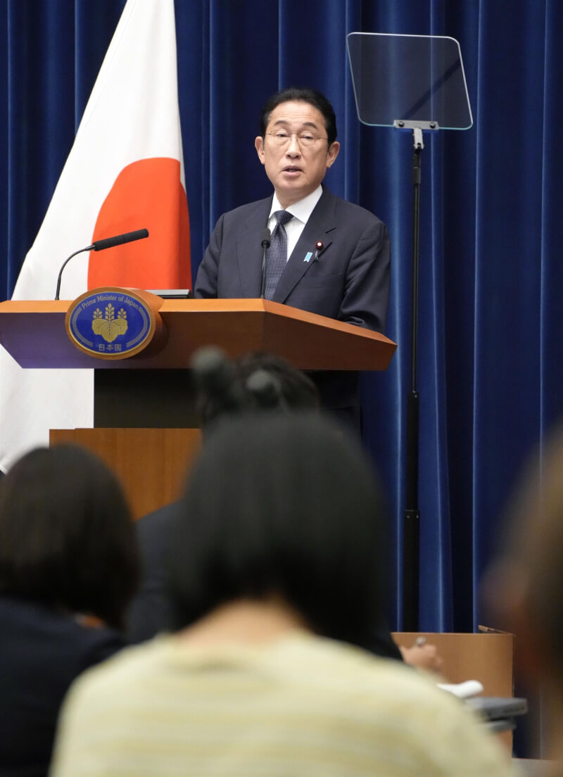 日本自民黨總裁（黨主席）的首相岸田文雄，21日晚間在記者會上透露有意爭取連任總裁。（共同社）