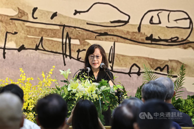 藝術家雷驤逝世，享壽85歲。追思會23日在台北市立第二殯儀館舉行，作家廖玉蕙（圖）出席致詞。中央社記者鄭清元攝  113年6月23日