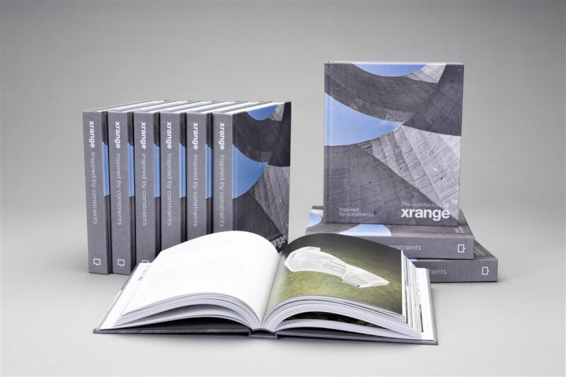 十一事務所最新英文作品集「XRANGE的建築:來自侷限的啟發」(The Architecture of XRANGE: Inspired by Constraints),從整合創作多樣性、建築設計層次的豐富性、形塑抽象的自由及無框架的材質構築語彙等4大面向,分析記錄事務所24個專案作品。(十一事務所提供)中央社記者葉冠吟傳真 113年6月26日