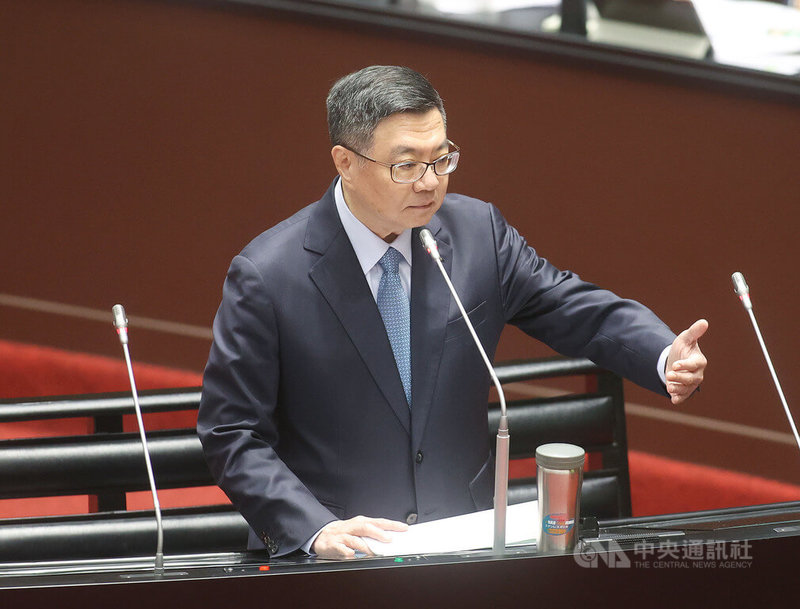立委質詢關注調升中港澳旅遊警示,行政院長卓榮泰28日在立法院列席備詢,他表示,保障國人去大陸地區人身安全,不希望每個人過去都有安全之虞,並呼籲中國改變態度,大家都能和平理性的交流。中央社記者郭日曉攝 113年6月28日