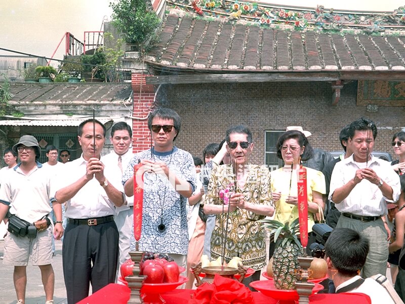 侯孝賢（前排左2）的電影「戲夢人生」在台北開鏡。中央社記者黃慧敏攝　81年7月1日