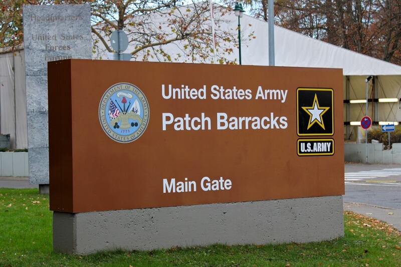 圖為位於德國的美國陸軍基地帕奇軍營入口。（圖取自維基共享資源；作者Alexander Migl，CC BY-SA 4.0）