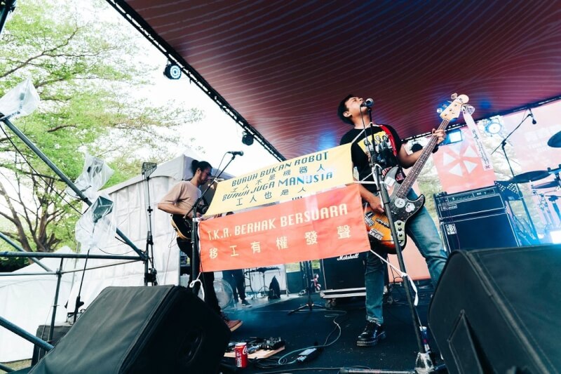 印尼移工樂團「南部鬧事團」今年3月在台灣大港音樂祭演出。（圖取自instagram.com/megaportfest）