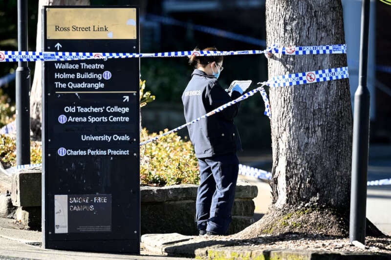 澳洲雪梨大學1日發生學生持刀傷人事件，警方在案發現場附近圍起封鎖線。（路透社）