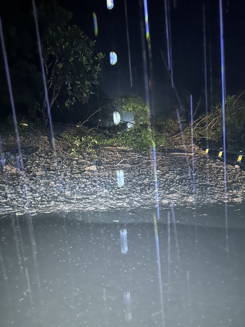 花蓮北區1日晚間豪雨，台9線崇德路段發生土石泥流。（圖取自公路局東區養護工程分局網頁thbu4.thb.gov.tw）