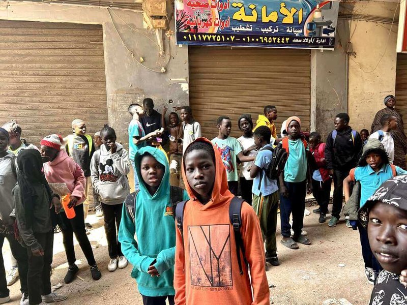 埃及收容超過400萬蘇丹人，圖為一群住在開羅市郊納斯爾市一個社區內的蘇丹兒童。中央社記者施婉清開羅攝  113年7月3日