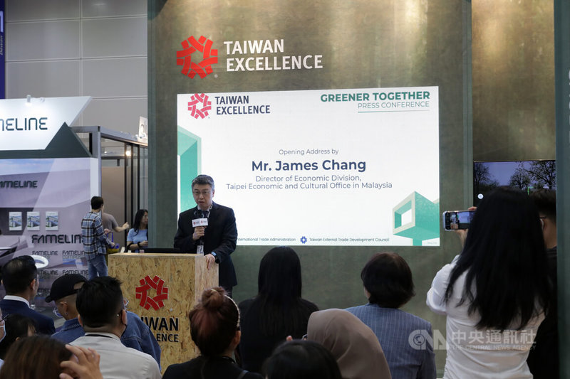 馬來西亞建材展3日登場，台灣精品館結合智慧、永續及創新主軸，聚焦綠色能源與綠建築風格成為焦點。中央社記者黃自強吉隆坡攝 113年7月3日