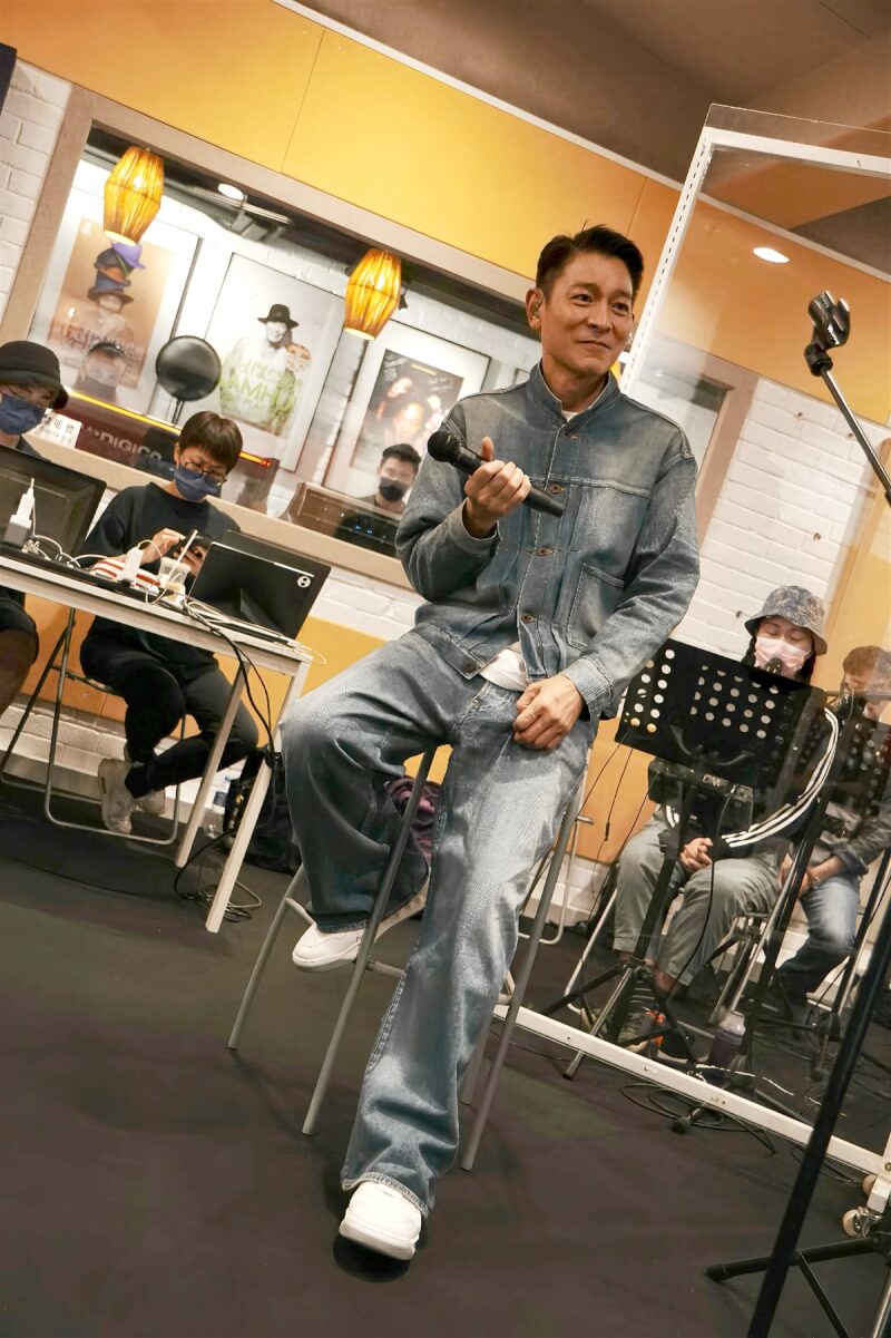 香港歌手劉德華（前）10月31日起至11月3日將在台北小巨蛋開唱，近日每天過著排舞、練歌及練歌、排舞的生活。（台灣映藝、超級圓頂提供）中央社記者洪素津傳真 113年7月3日