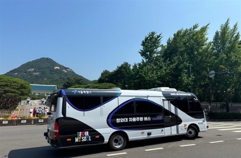 青瓦台無人駕駛巴士路線A01結束試營運，7月起正式編入首爾大眾交通系統，停靠青瓦台一帶觀光熱點。（首爾市政府提供）中央社記者廖禹揚首爾傳真 113年7月3日