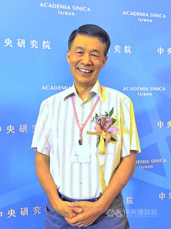 中央研究院4日晚間公布28名新科院士名單,工程科學組也再度出現任職台積電的院士,為台積電研發副總經理余振華。中央社記者許秩維攝 113年7月4日