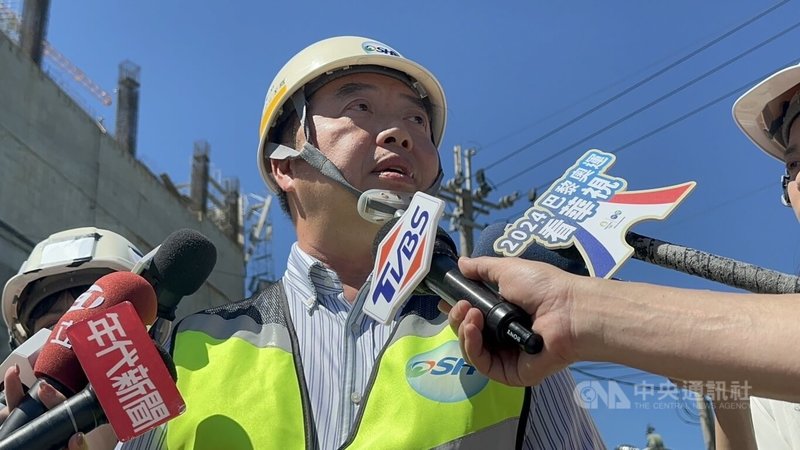 雲林斗六市福懋科技公司新建工程6日發生鷹架倒塌意外，造成2人死亡、3人受傷；職安署中區職安中心中任李文進（圖）7日上午到場會勘表示，初步調查發現，承攬工程久木營造公司有缺失，依法開罰新台幣30萬元。中央社記者姜宜菁攝 113年7月7日