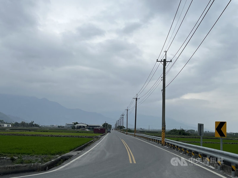 國防部擬依戰備需求配合台9線拓寬工程，於台東縣關山鎮規劃關山戰備道，地方居民憂心近500公頃良田將消失。中央社記者盧太城台東攝  113年7月9日