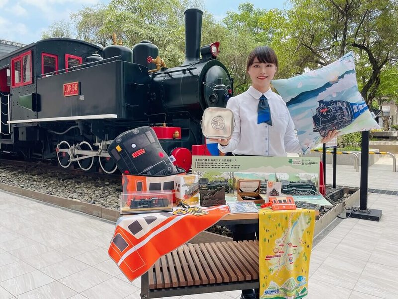 台鐵10日指出仲夏寶島號將於7月13日啟程，由「蒸機女王」CT273蒸汽機車附掛莒光號車廂行駛於玉里至台東間；並於玉里車站快閃販售「簡約工字軌316不鏽鋼方型便當盒」。（台鐵提供）中央社記者余曉涵傳真  113年7月10日