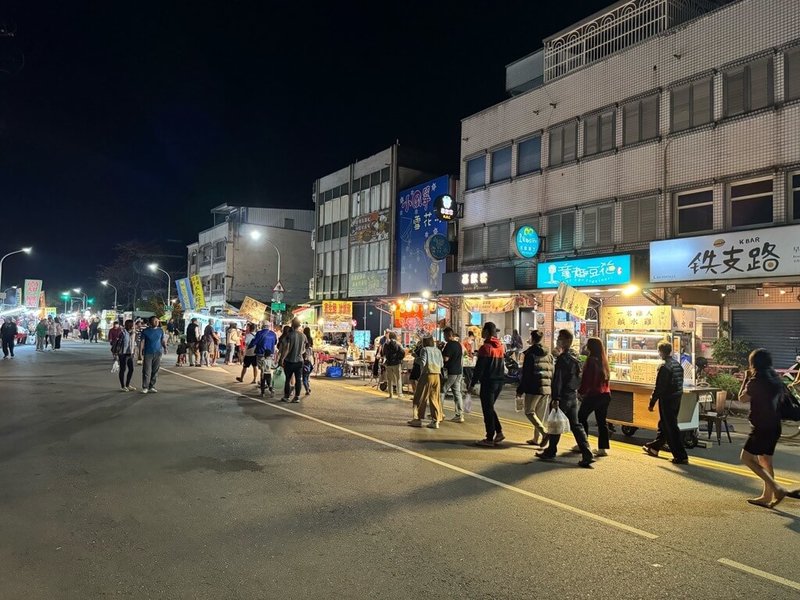 宜蘭縣冬山火車站前的冬山夜市傳出將停止營業，鄉長林峻輔14日表示，純屬誤傳，鄉公所是冬山夜市管理單位，目前並無發文要求停止營業，請民眾暫時不用擔心，歡迎週六前來逛夜市。（冬山鄉公所提供）中央社記者王朝鈺傳真 113年7月14日