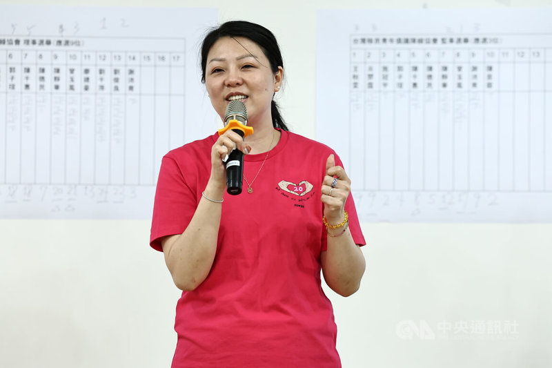 台灣移民青年倡議陣線協會14日在台北正式成立,並舉行第1屆第1次會員大會,南洋台灣姊妹會理事長洪滿枝(圖)出席致詞。中央社記者翁睿坤攝 113年7月14日