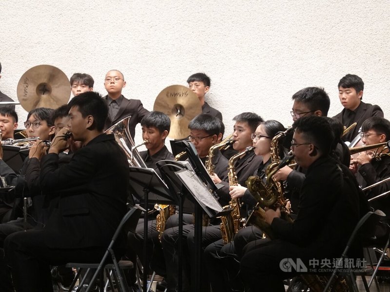 建中樂旗聯隊獲日本行進管樂吹奏部金賞東京各校邀請，16日在早稻田大學大隈講堂演奏太魯閣族民的敘事詩「狩獵的歌」及比利時作曲家的曲子Ratafia。中央社記者楊明珠東京攝 113年7月16日