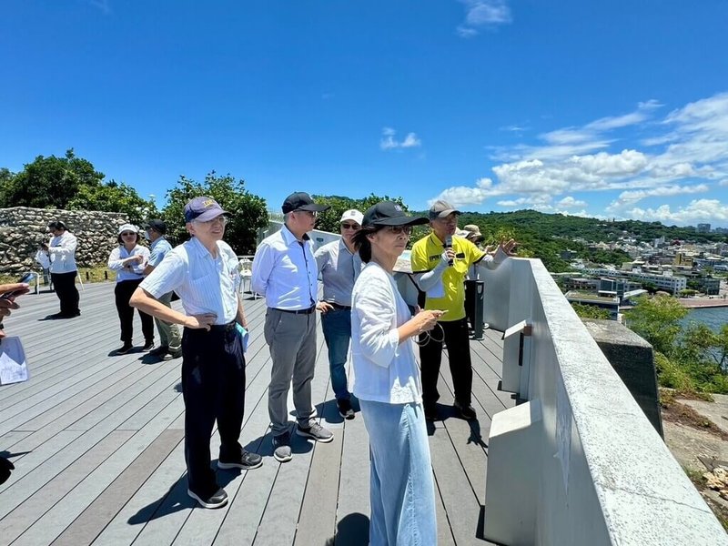 高雄市日前獲交通部觀光署核定補助「灣區大港、旗津領航」旗艦計畫，預計投入新台幣4.92億元，提升旗津及愛河地區設施。觀光署與專家顧問委員到旗津勘查。（高雄市觀光局提供）中央社記者林巧璉傳真  113年7月19日