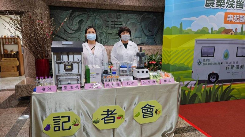 農業藥物試驗所農藥殘留質譜快檢技術全球領先,日本草莓農藥使用規定跟台灣不同,輸台邊境檢出屢傳違規,日本已在洽談購置設備,確保符合台灣農藥規定再出口。(農藥所提供)中央社記者楊淑閔傳真 113年7月19日