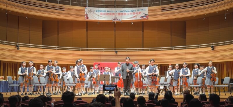 第10屆新加坡萊佛士國際青少年藝術節登場，來自台灣的新北市新莊國小弦樂團奪獎，並上台演出。（弦樂團提供）中央社記者吳昇鴻傳真 113年7月22日