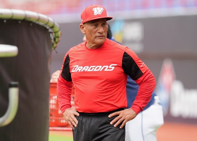 睽違4年重返熟悉的中職環境，74歲克魯茲（Tommy Cruz）確定擔任味全龍打擊教練。（味全龍提供）中央社記者陳容琛傳真 113年7月23日