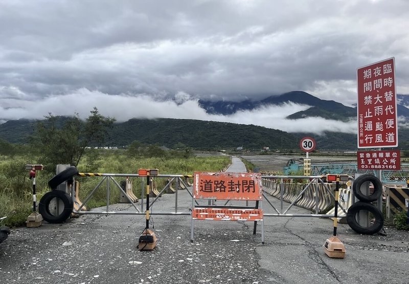 颱風凱米襲台，風雨逐漸增強，考量民眾安全，花蓮縣玉里鎮公所24日宣布，玉里高寮便道（圖）持續封閉，待颱風離開再視路況開放。（花蓮縣玉里鎮公所提供）中央社記者李先鳳傳真  113年7月24日