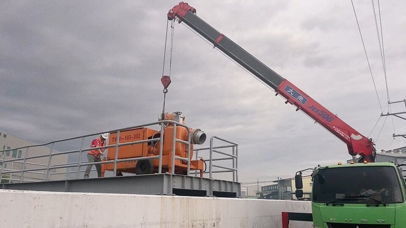 颱風凱米風雨漸增，台中市政府盤點16處低窪易淹積水地區，預先布置大型移動式抽水機，將依雨情變化適時啟動抽水。（民眾提供）中央社記者趙麗妍傳真  113年7月24日