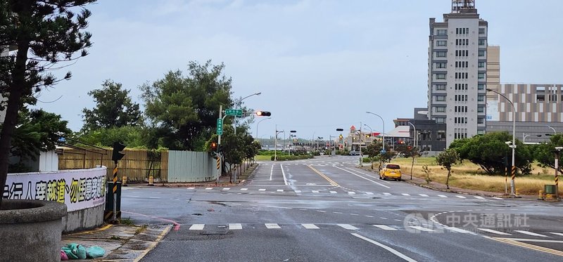 颱風凱米接近，澎湖風雨時大時小，24日市區顯得冷清，澎湖災害應變中心也在11時完成一級開設。中央社  117年7月24日