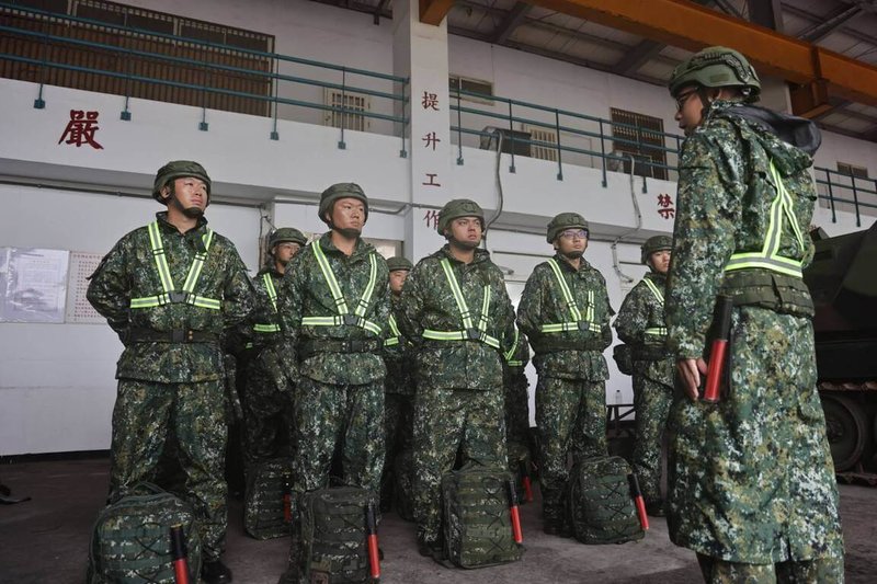 國軍第一作戰區因應颱風凱米影響，25日轉換為防災整備及災害緊急防救任務，各部隊即刻調整兵力，執行整備工作及突發狀況演練。（澎湖防衛指揮部提供）中央社   113年7月25日