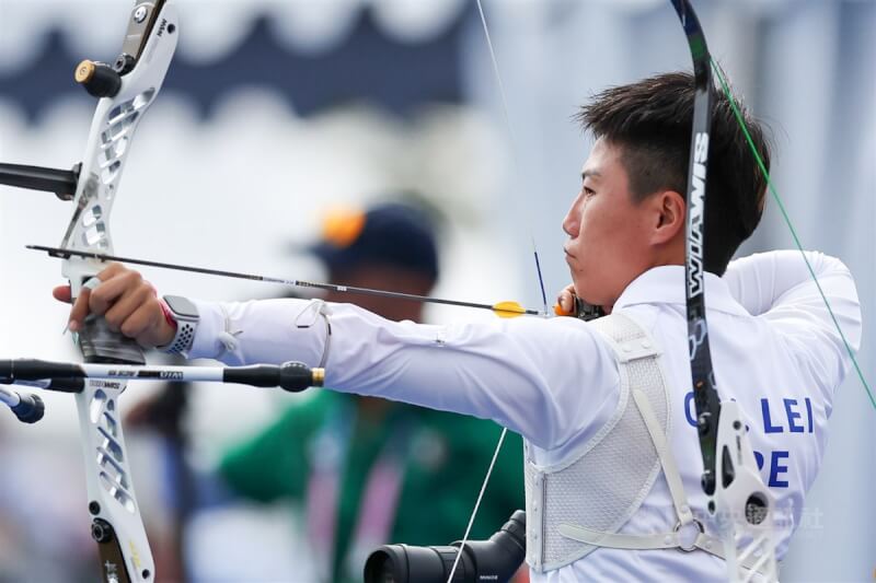 2024巴黎奧運將在法國當地時間26日正式開幕，女子射箭排名資格賽25日展開，台灣女子好手雷千瑩（圖）表現不俗，以總分652分在個人排名位居第29名。中央社記者吳家昇巴黎攝 113年7月25日