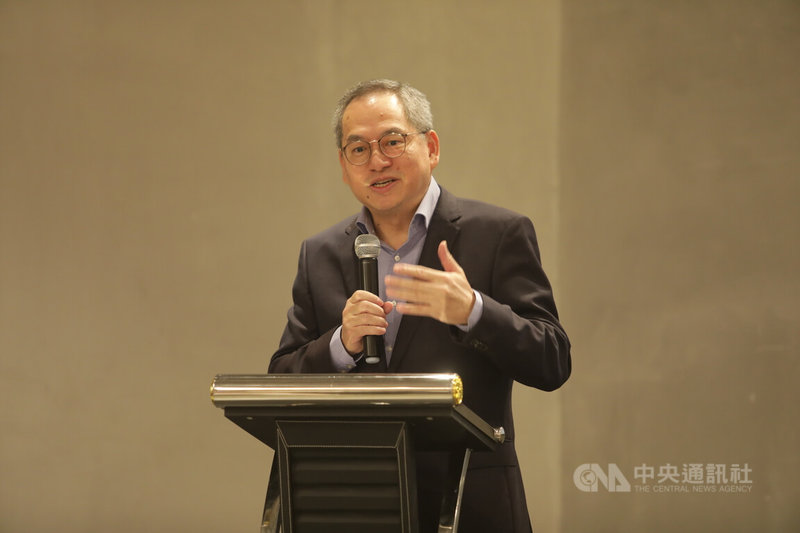 駐馬來西亞代表處26日舉行「台灣獎學金」及「華語文獎學金」頒獎典禮。副代表卜正珉盼獲獎學子為社會做出貢獻,成為深化台馬各領域交流的重要人才。中央社記者黃自強吉隆坡攝 113年7月26日