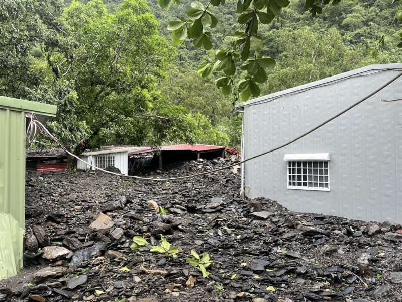 颱風凱米肆虐，高雄市茂林區累積雨量破千毫米，烏拉露營區遭土石沖入。（高雄市政府原住民事務委員會提供）