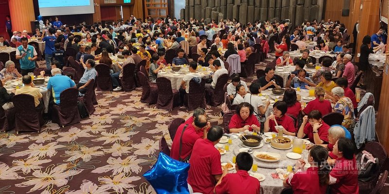 天主教馬公惠民啟智中心27日舉行43周年暨重建募款餐會,期望透過愛心餐會和募款的方式來籌募重建經費,提供給身障者一個安全舒適的家。中央社 113年7月27日