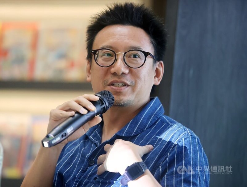 普立茲自傳文學獎得主、「保持真誠」台裔美籍作家徐華(圖)28日下午舉辦來台新書分享會,他說會把台灣寫在書裡,因為這是他個人身分的一部分,也是家族歷史的一部分。中央社記者郭日曉攝 113年7月28日
