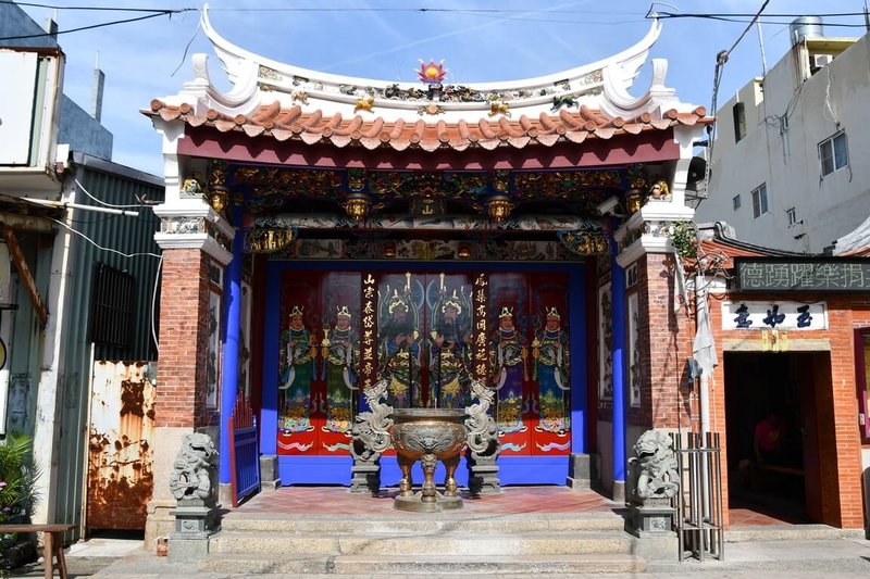 彰化縣定古蹟鹿港鳳山寺（圖）完成修復，28日辦理慶賀活動，縣府文化局表示，鳳山寺這次整體彩繪以冷色調為主，象徵廣澤尊王威嚴、沉穩、值得信賴形象。（彰化縣政府提供）中央社記者蕭博陽彰化縣傳真  113年7月28日