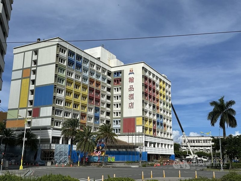 0403地震造成花蓮多處建築物受損嚴重，其中花蓮翰品酒店將於31日展開拆除工程，施工期間預計至11月30日，不會影響周邊道路使用。中央社記者李先鳳攝  113年7月29日