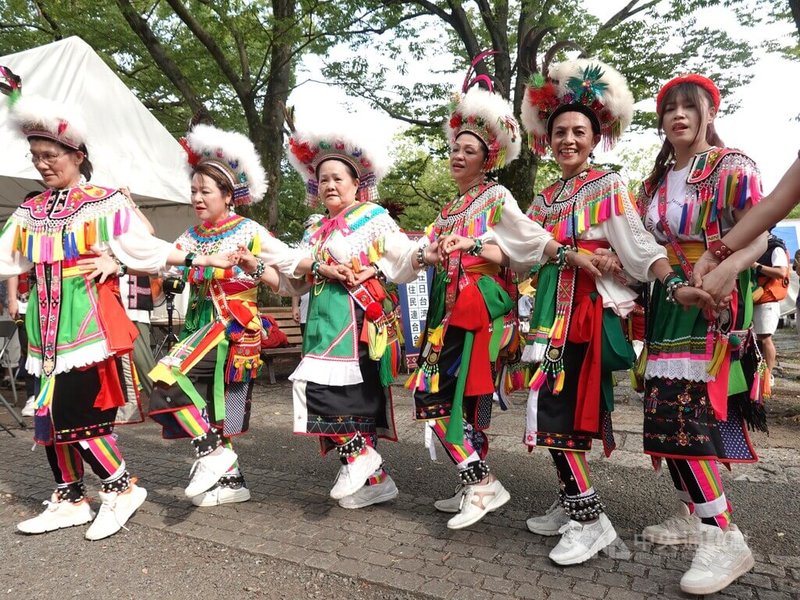 第7屆台灣美食活動「台灣FESTA」7月26至28日在東京代代木公園舉辦。在日台灣原住民連合會舉行豐年祭活動，讓日本民眾更了解台灣的多元文化。中央社記者楊明珠東京攝  113年7月29日