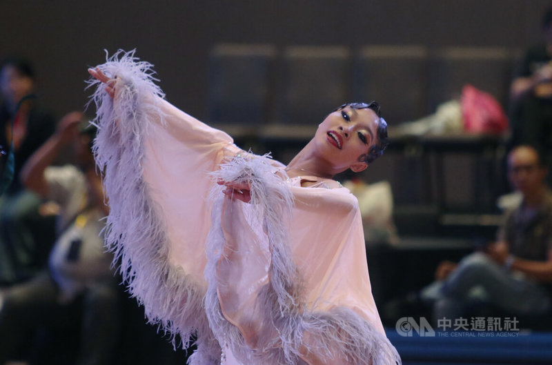 第3屆馬來西亞WDSF體育舞蹈錦標賽,台灣選手表現優異,圖為參賽的台灣選手康歆妮展現精彩舞姿。中央社記者黃自強吉隆坡攝 113年7月29日