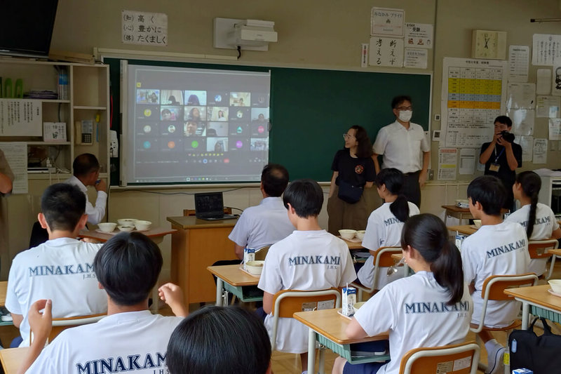 日本群馬縣水上町進口台南芒果滿10週年，特別將學校營養午餐選用台南芒果的日子定為「台南芒果日」，並透過視訊與台南學校師生交流。（台南市政府提供）中央社記者楊思瑞台南傳真  113年7月30日